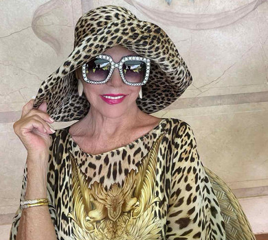 Хороше попереду: Джоан Коллінз у кежуелі з леопардовими легінсами зустріла англійську осінь