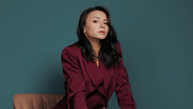 Важливо не забути про власне я: Гвоздьова наробила фото в ефектному бордо і звернулася до жінок зі словами підтримки