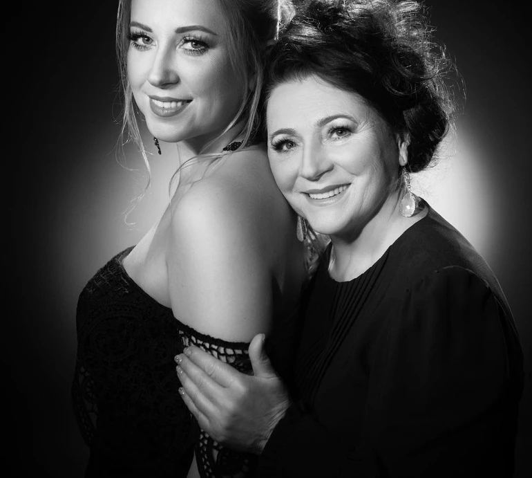 Лети, моя Лебідко: Тоня Матвієнко на 40-ий день після смерті мами поділилася щемкими кадрами з нею