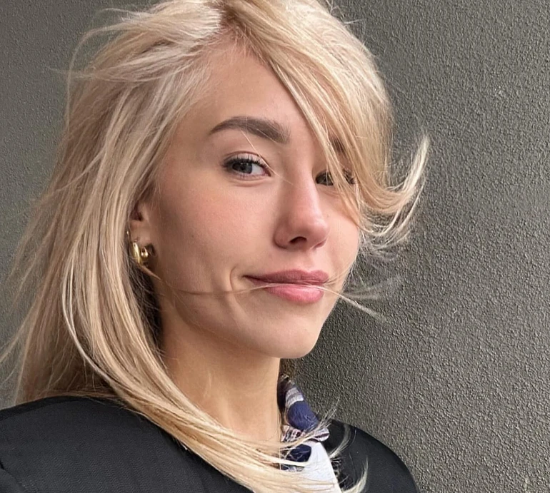 Квіткова у ліфчику та спідничці заявила, що не подобатися всім - це окей