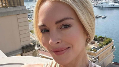 Із м'ячиком та на плечах у тата: Лохан показала літнє дозвілля свого первістка