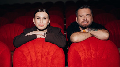 Танчинець з нареченою поцілувалися на сцені задля традиційного фото у Жовтневому