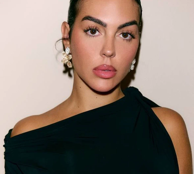 Наречена Роналду в тугих шортиках показала запальну сальсу з тренером-італійцем