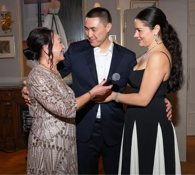 Наша мамуля: Онуфрійчук адресувала теплі слова казахській свекрусі та показалася з нею на фото