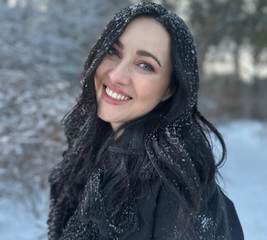 Сніг у волоссі та сліпуча усмішка: Вітвіцька наробила вайбових фото на природі