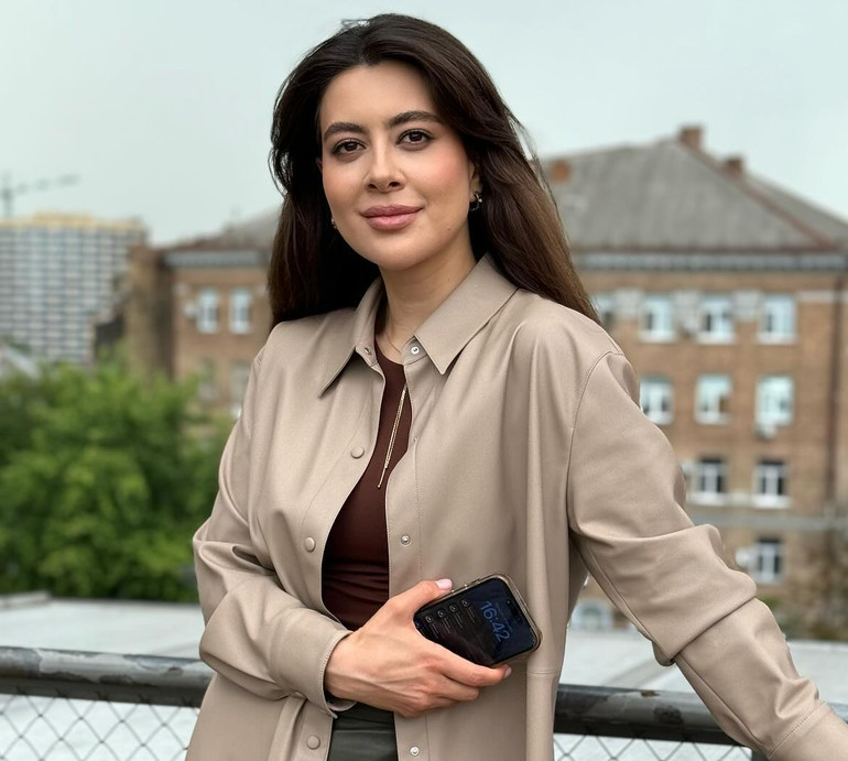 Мені забороняли їсти солодке: Раміна про формування булімії, неприйняття свого тіла та тригери з соціальних мереж