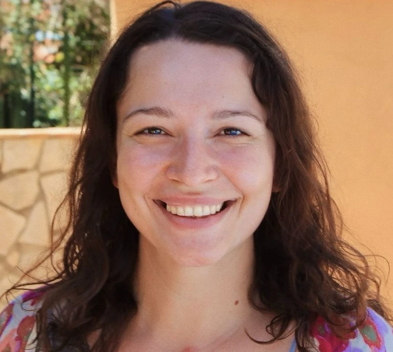 30-річна донька Мозгової в Албанії замилувала обіймами зі своєю коханою