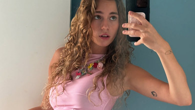 Офіційно мій фанат: модель OnlyFans покепкувала з Зеленського, в Instagram-акаунті якого раптом з'явився репост її відео