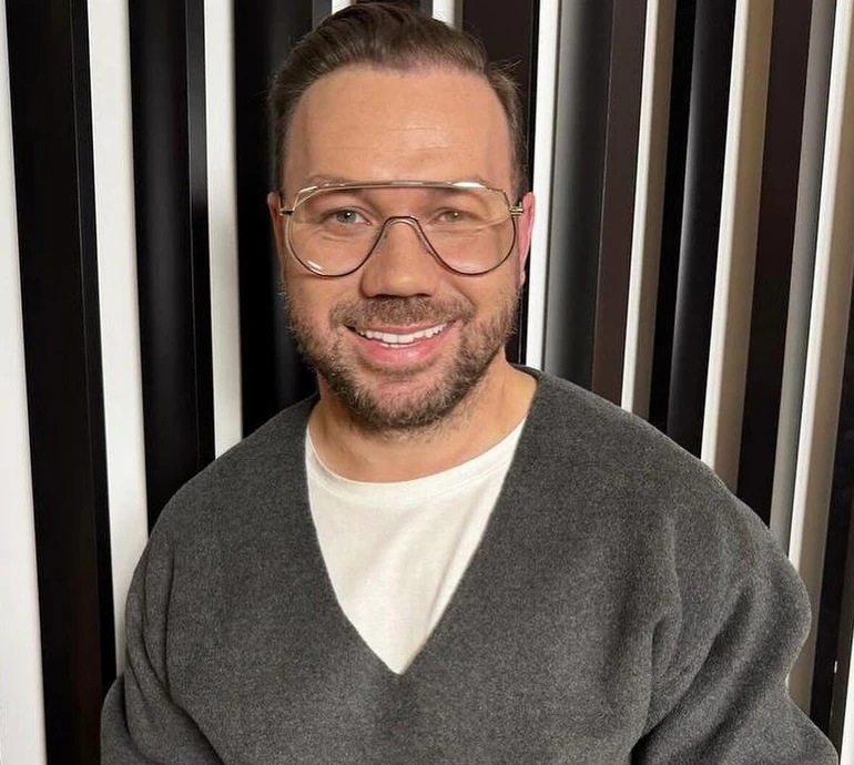 Нотка пристрасті, стиль і класика: Андре Тан назвав трендові поєднання кольорів 2024 року