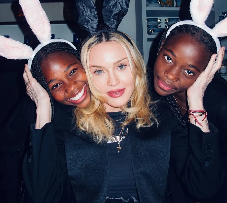 Мадонна у кролячих вушках та в обіймах бойфренда показала, як святкувала Великдень із найближчими