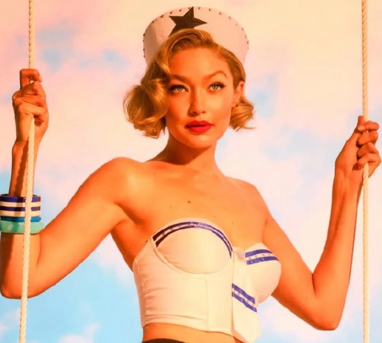 Хадід у ретро-купальниках виставила апетитні форми у пляжному пін-апі. Фото