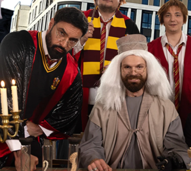 Козловський з іншими українськими зірками знявся в пародії на Гаррі Поттера для Atlas Festival. Відео