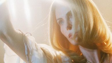 Шарліз Терон у бюстгальтері й напівпрозорій тканині знялася в чуттєвій фотосесії для глянцю