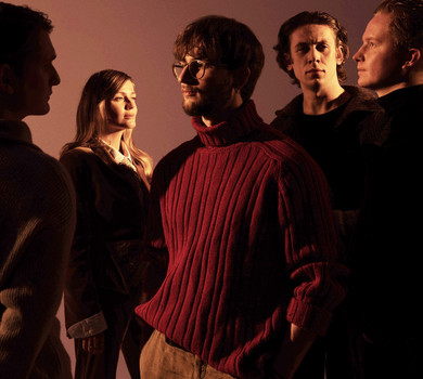 Складно і неймовірно цікаво: гурт Schmalgauzen заспівав із KOLA про розставання та випустив морський трек із Машею Кондратенко