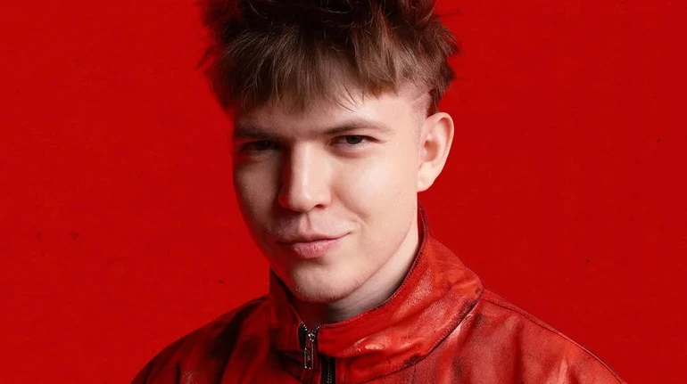 Гігантський букет і обручка з камінчиком: Drevo освідчився своїй коханій. Фото