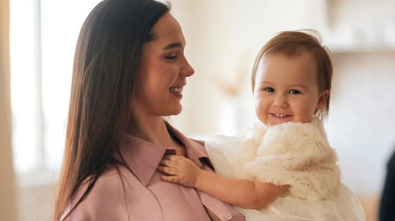 Лише йогурт та кокосова стружка: Татарінцева приготувала простий та цікавий десерт разом із донькою. Відео