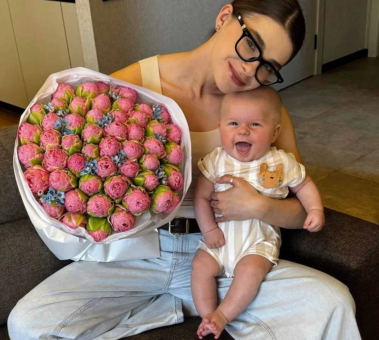 Хитрому жуку сьогодні 7 місяців: дружина Остапчука поділилася кумедними фото сина і розказала про його вдачу