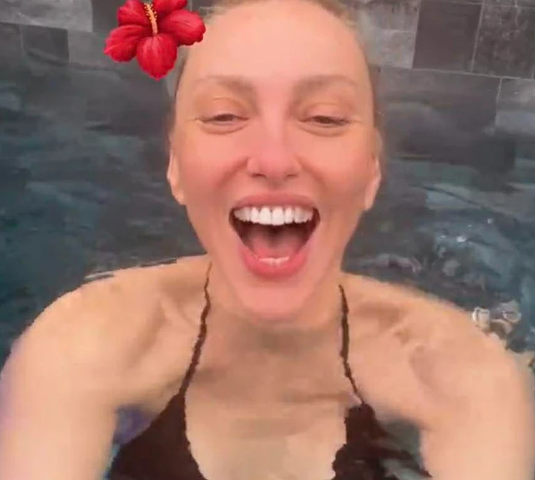 Гроші заробляю своєю горлодранкою: Полякова з дочкою і зятем показалася в басейні на розкішній віллі в Буковелі