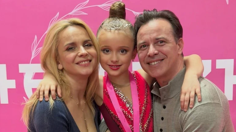 Красуня. Боєць. Богиня: Ребрик та Дикий пораділи перемозі 7-річної доньки на чемпіонаті з гімнастики