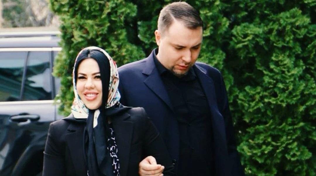 Сяйво Великодня: Буданов показав, як із дружиною в яскравій хустці паски святив. Рідкісні фото