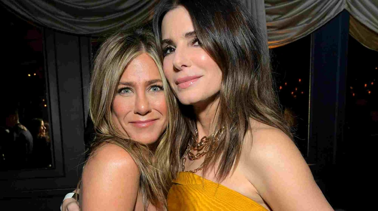 Це відстій: Еністон cмішно привітала Буллок, яка завела Instagram