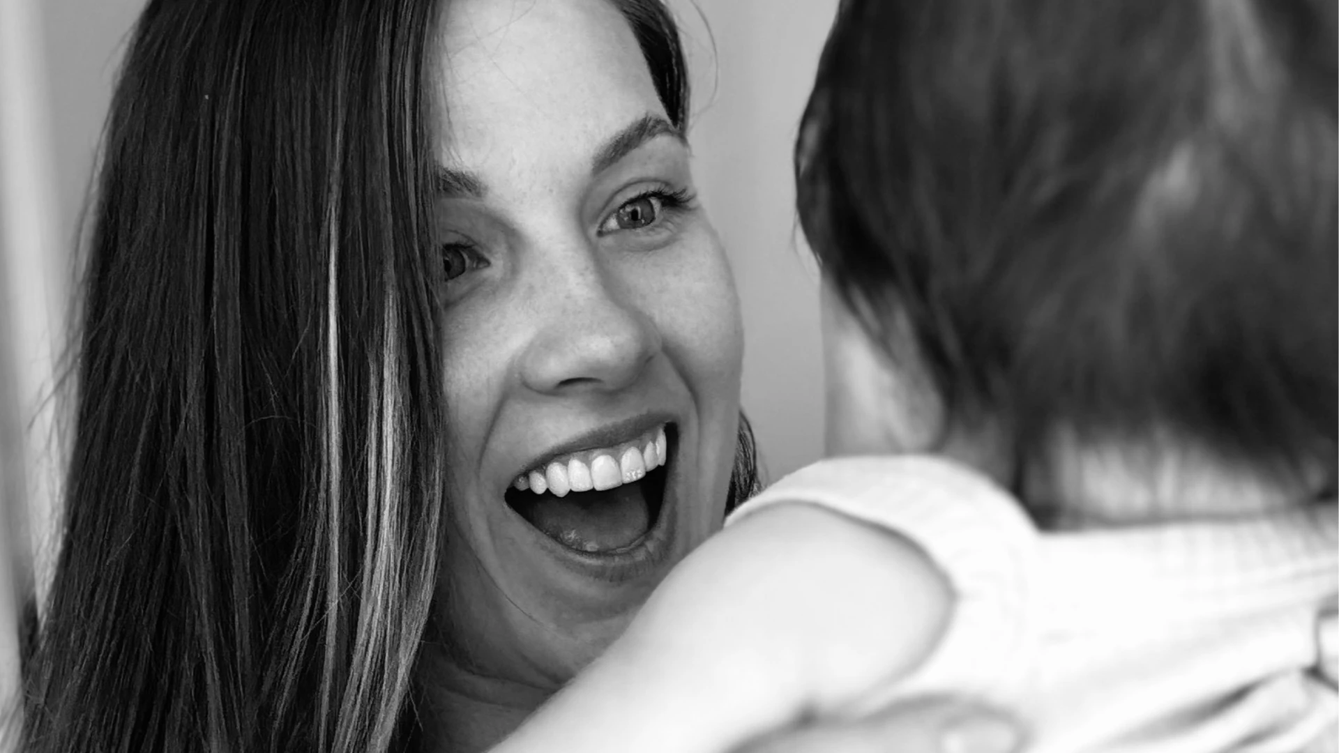 Ці хвости - то всьо: Харлан помилувалася першою зачіскою 4-місячної донечки. Фото