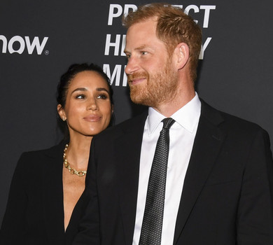 Чорна класика і золотий ланцюг: Маркл у луці за $7 тисяч отримала разом із Гаррі нагороду за гуманітарну діяльність