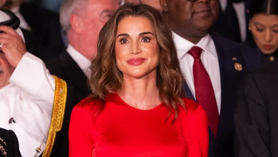 Королева Ранія у сукні з драпіруванням від Dolce&Gabbana відвідала відкриття музею у Гізі