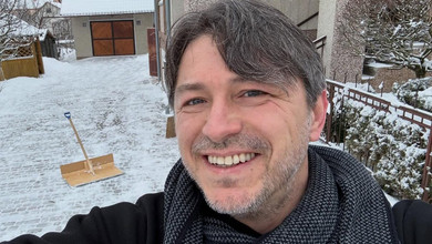 Наш пункт незламності: Притула зворушливо привітав дружину з 41-річчям та показав листівку від дочок