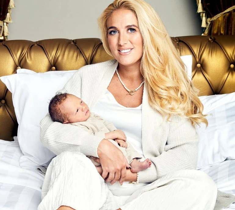 Дружина Тайсона Ф'юрі показалася в глянці з їхнім сьомим нащадком та розсекретила його оригінальне (і ні) ім'я