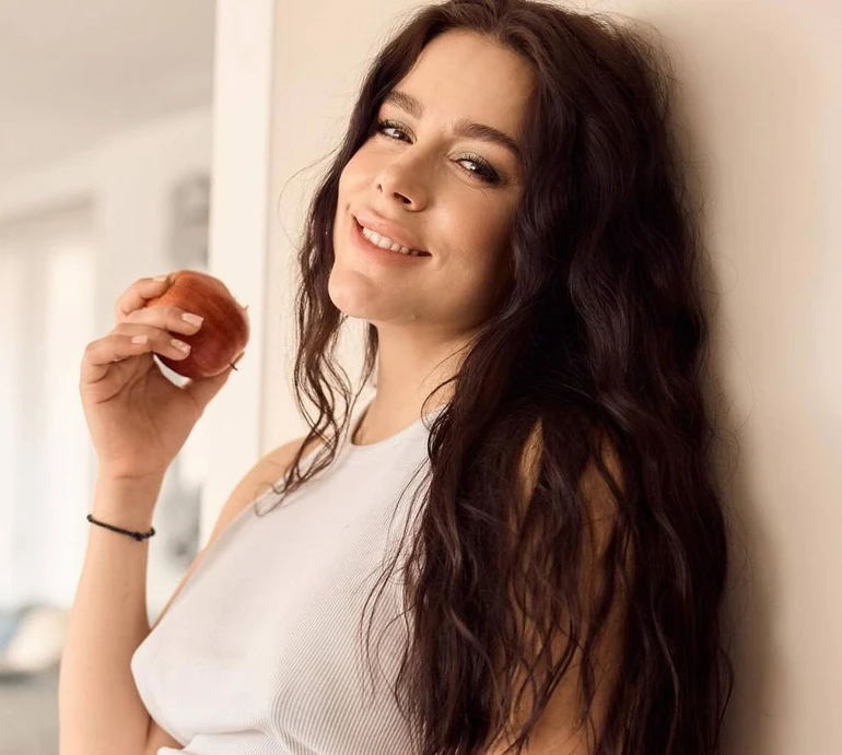 Тепло, спокійно та безпечно, як колись у животику: Онуфрійчук показала улюблене місце сну 1-місячного сина