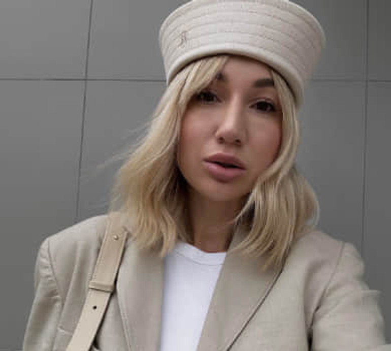 Цицькатий торт та подруги-блогерки в бікіні: Пренткович показала, як зустріла 31-річчя у горах