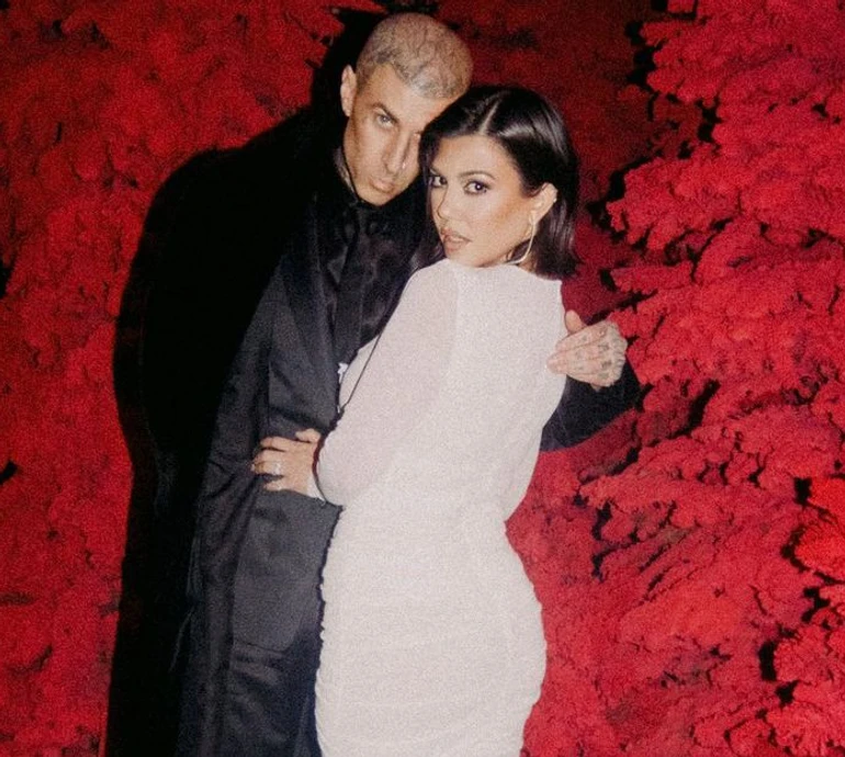 Кортні Кардашян стала мамою вчетверте - ЗМІ