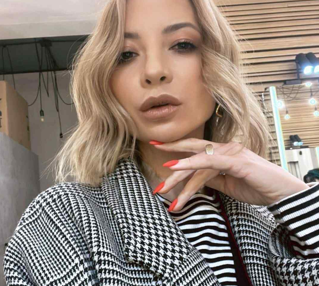 Із Лондона привезла не лише магнітики: Сопонару похвалилася новим тату в пікантному місці. Відео