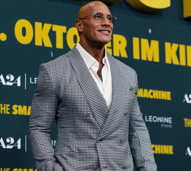 Дуейн Скеля Джонсон похвалився 24-річною дочкою-реслеркою на кінопрем'єрі. Фото