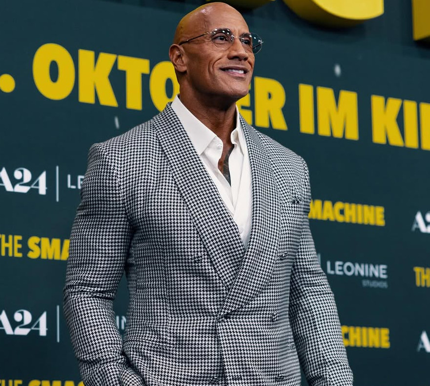 Дуейн Скеля Джонсон похвалився 24-річною дочкою-реслеркою на кінопрем'єрі. Фото