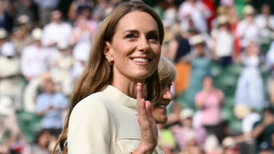 Міддлтон в елегантному монохромі та у кумедному капелюсі побажала перемоги жіночій команді з регбі