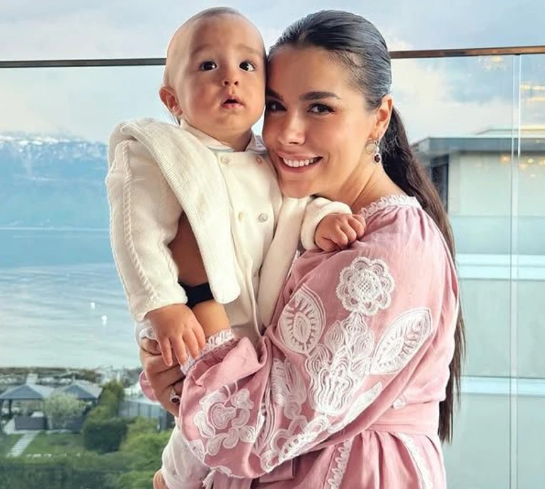 Осінній настрій: Онуфрійчук показала набурмосеного сина на кумедних фото