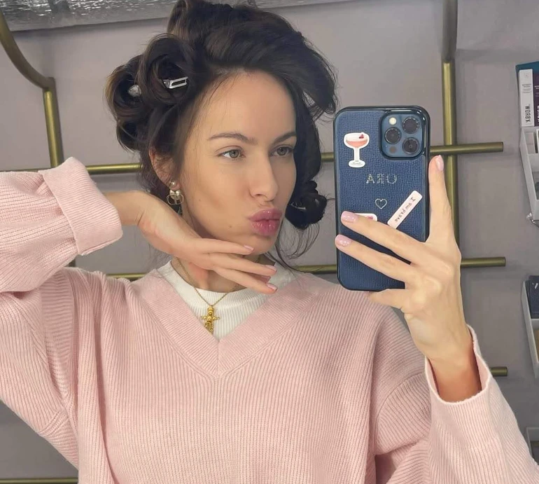 Тіло жінки - нагорода Бога: Горняк перед дзеркалом помилувалася своїми вигинами і кісточками