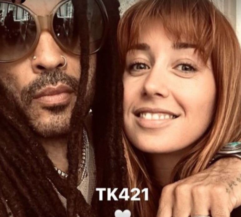 59-річний Ленні Кравіц показався голяка у кліпі, знятому Таню Муіньо, і назвався українцем