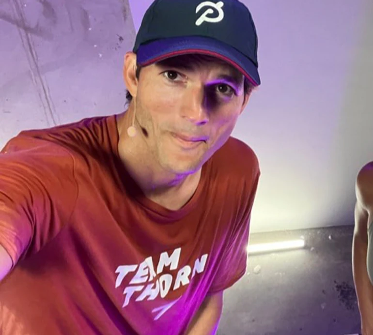 Кутчер зводив на реслінг 8-річного сина від Куніс. Рідкісне фото