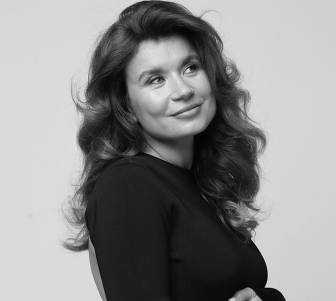 Час для мами: дружина Монатіка у мінішортах повернулася до спорту через 3 місяці після пологів. Фото