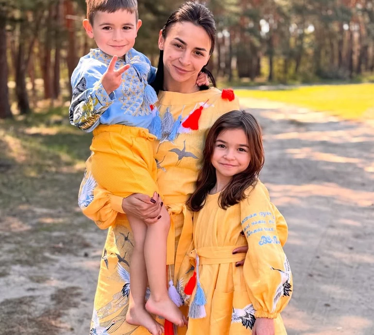 Після новини про розлучення: Гвоздьова у День вишиванки раптом показалася з чоловіком. Фото