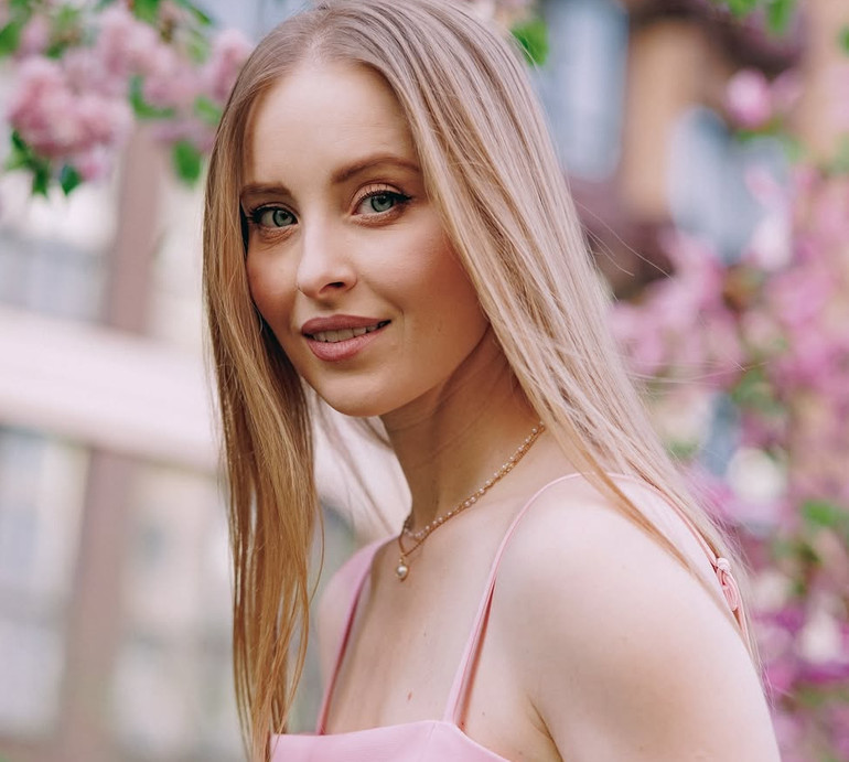 Сагайдачна у купальнику показала, як розважається з сином на морі в Одесі