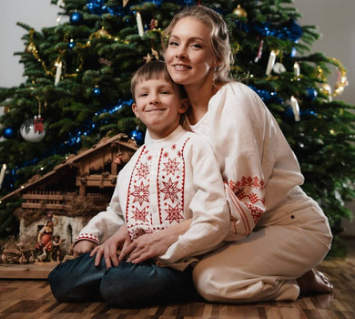 Шоптенко попозувала з 7-річним сином коло ялинки і розказала, як створювала своє Різдво