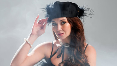 Міні та пір'ячко: Саліванчук у кокетливому луці нагадала, що час летить