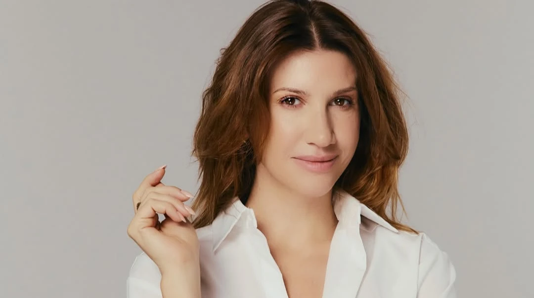 Луценко у мінішортах та на підборах вразила складними асанами догори дриґом. Відео