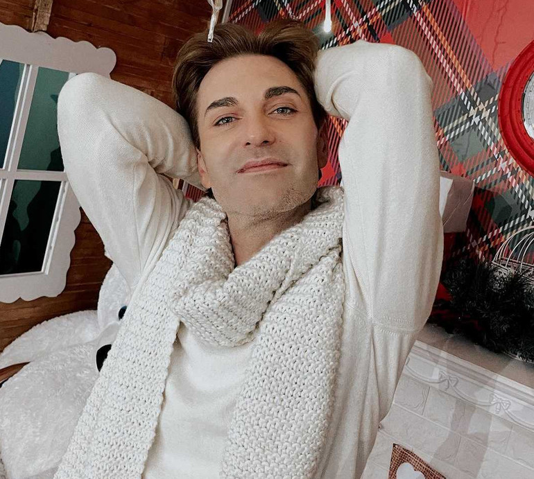 У мене дві медалі вже є: El Кравчук про заклики йти служити, чоловіків, які виїхали за кордон, та майбутнє Винника