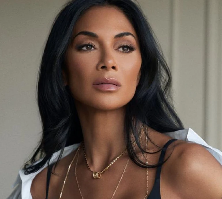 45-річна  Шерзінгер в стійці на руках побалансувала на Мальдівах. Відео