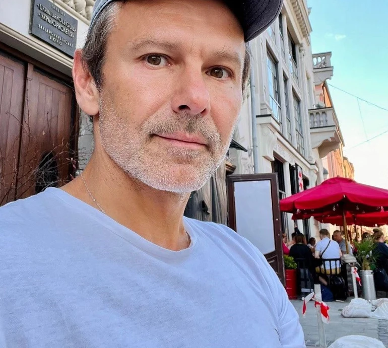 Три кохання Святослава Вакарчука: що відомо про таємниче особисте життя лідера гурту Океан Ельзи